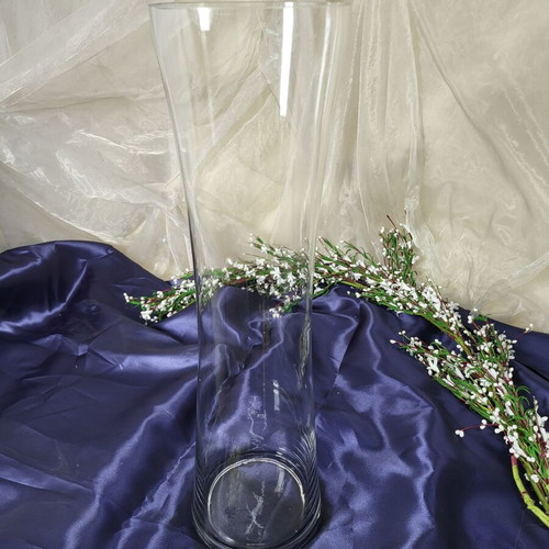 Tall glass vase 59cm like new, ideal for weddings and events
