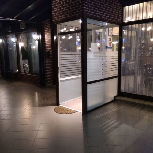 Restaurant building 200 sqm with full catering equipment, ready to operate