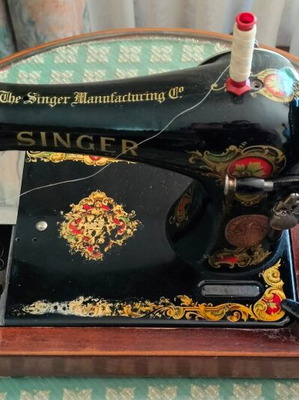 Singer 127K Vintage ραπτομηχανή μεταχειρισμένη με ξύλινη βάση και καπάκι