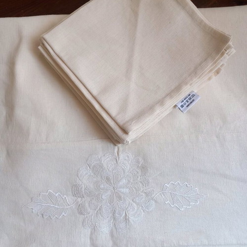 Raxevsky Home tablecloth new with 10 linen and cotton napkins