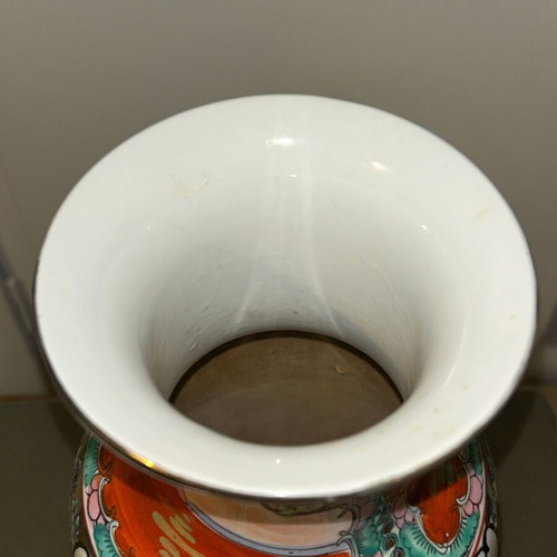 Vintage Chinese Rose Medallion porcelain vase, like new, 33 cm