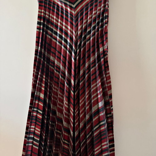 Zara skirt with shiny effect size XS like new, red