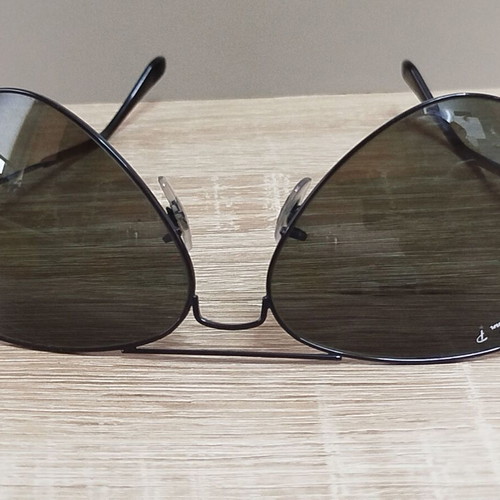 Ray Ban Aviator Polarised Sunglasses like new, size Large, black
