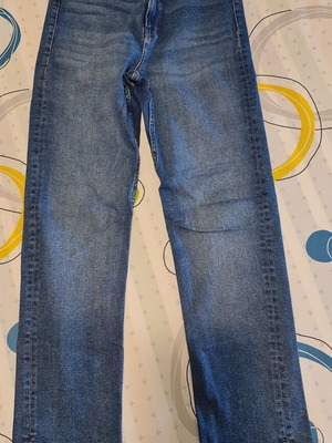 Παντελόνι γυναικείο Bershka τζιν Denim No42 σαν καινούργιο, μπλε