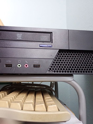 Lenovo ThinkCentre επιτραπέζιος υπολογιστής μεταχειρισμένος, πλήρως λειτουργικός