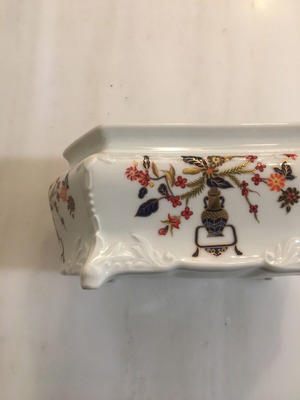 Sanbo vintage Spanish porcelain container like new