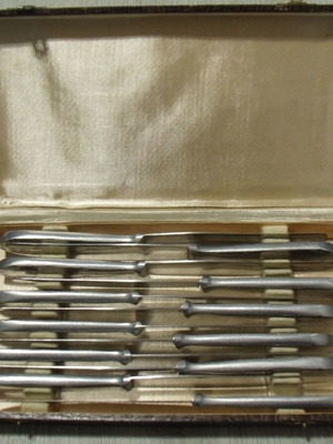 Old set of 12 knives used with box, metal