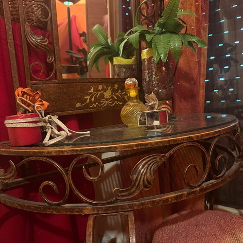 Classic vanity set with mirror and stool made of wrought iron like new