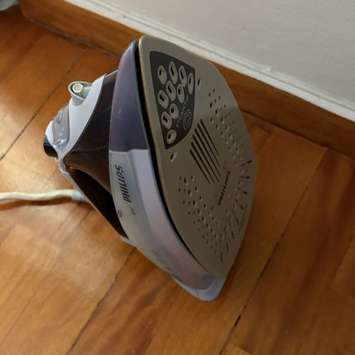 Philips Azur 2600W steam iron SteamGlide Plus, Anti-Calc