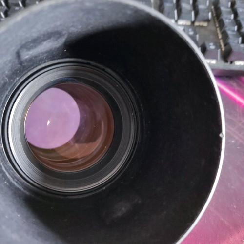 Canon EF 85mm f/1.8 USM lens like new with genuine parasole