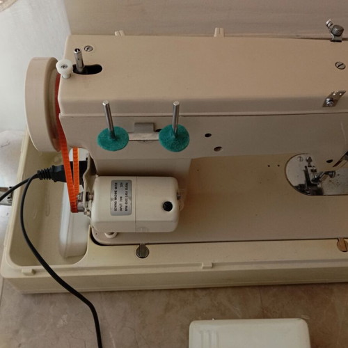 FAPPYCO electronic sewing machine like new, vintage model