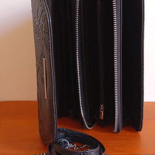 Handbag with integrated wallet and detachable strap like new, black