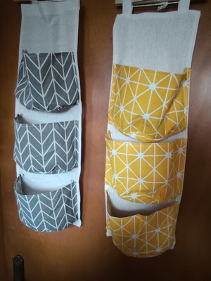Hanging bathroom pockets
