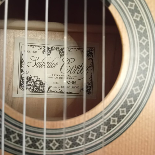 Salvador Cortez Classic Spanish Guitar like new with case