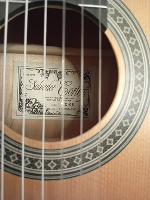 Salvador Cortez Classic Spanish Guitar like new with case