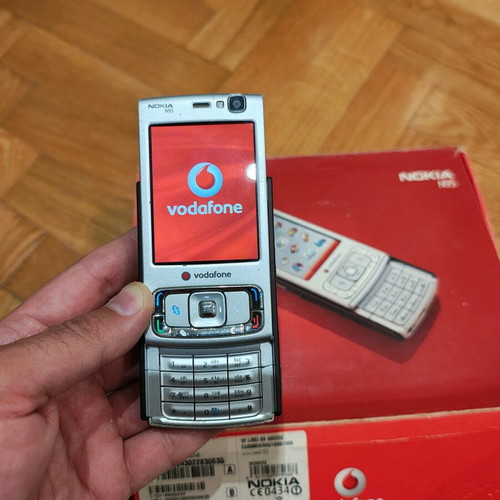 Nokia N95 used with crack and loose cover