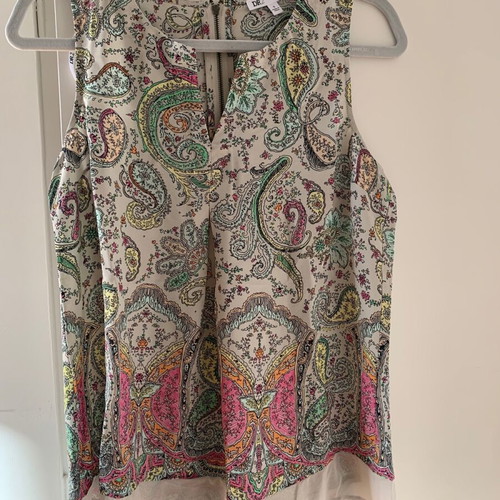 Sleeveless beige paisley top like new