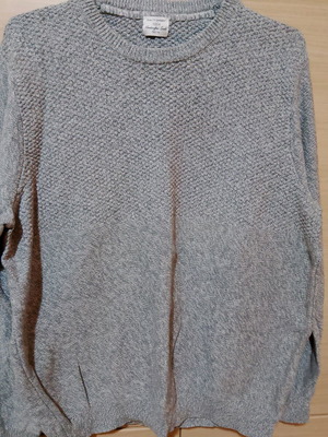 Men's sweater gray size medium like new with light knit