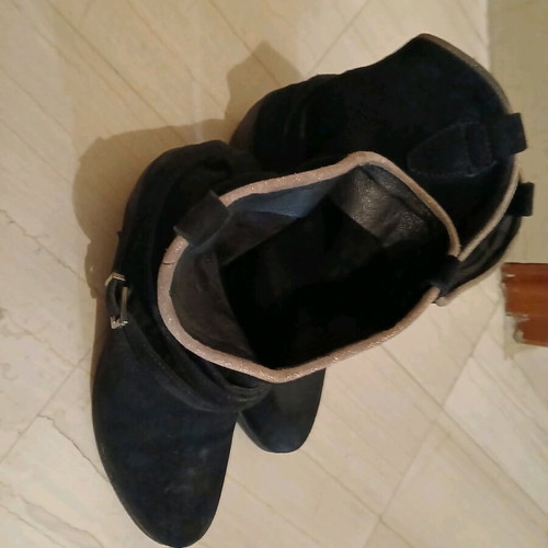 Leather suede e(x)it Italian ankle boots like new, black