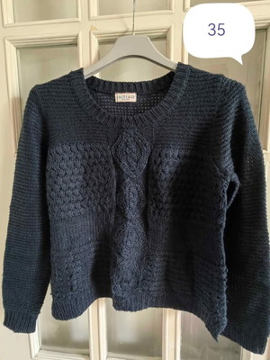 Women's knitted sweater like new