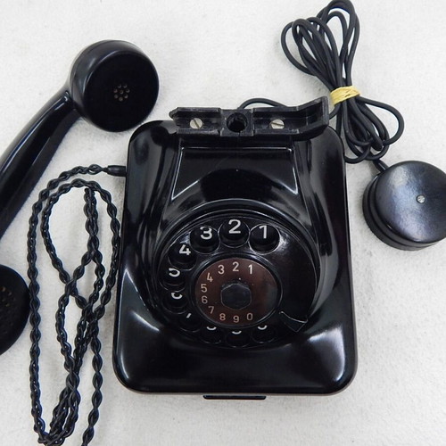 Black Bakelite telephone from the 1950s