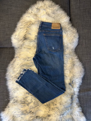 Zara basic jeans μεταχειρισμένα No 38, μπλε με σκισίματα