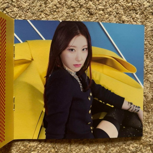Itzy Kpop album Crazy In Love like new