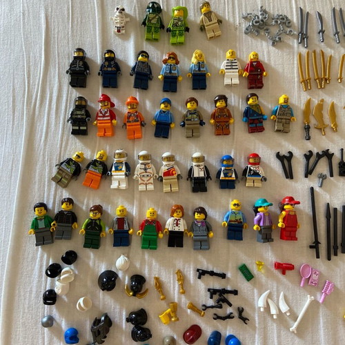 Lego figures and weapons used