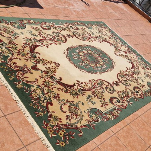 Large green rug 2.00×3.00 like new