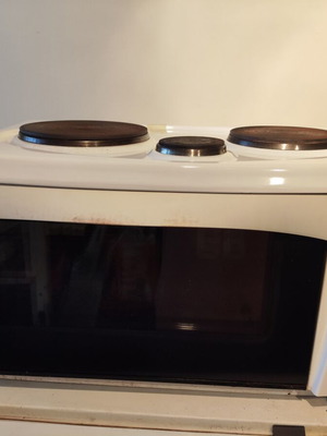 Oven with three hotplates, used, compact size