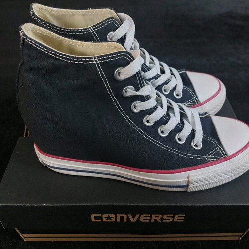 Converse women's boot with hidden heel like new, size 37, black