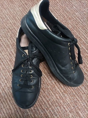 Sneakers black leather used with gold detail