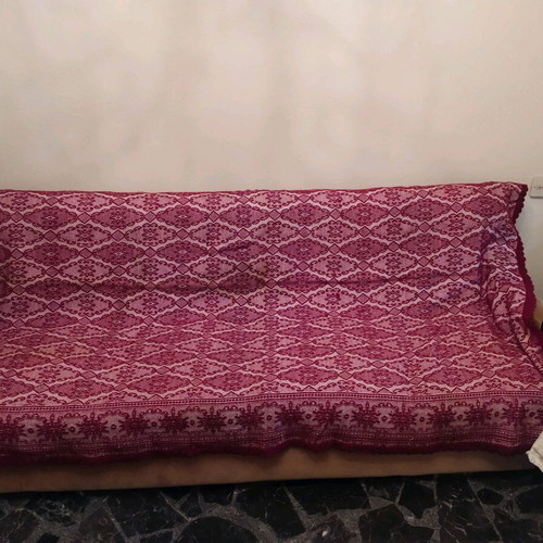 Caramel blankets like new, set of 2, dark red