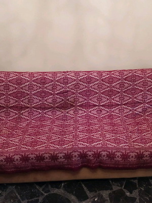 Caramel blankets like new, set of 2, dark red