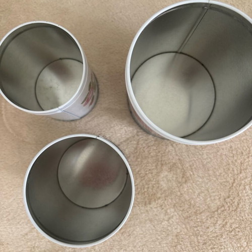 Kitchen storage tins like new, set of 3 with pink roses