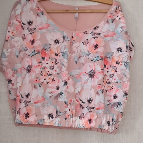 Collection Crop Floral Blouse like new, multicolor, XL
