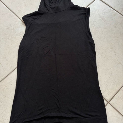 Black sleeveless turtleneck top like new, size M
