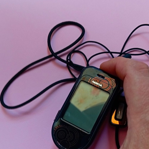 Nokia 7373 flip phone L'Amour Collection with original headphones