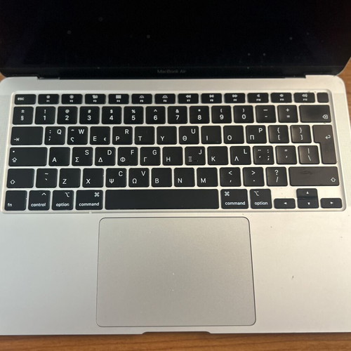 MacBook Air 2020 i5 8GB with broken screen