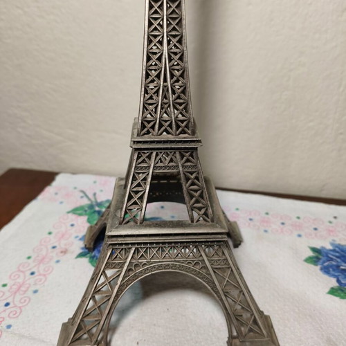 Eiffel Tower New Millenium 2000 Celebration iron 29cm like new