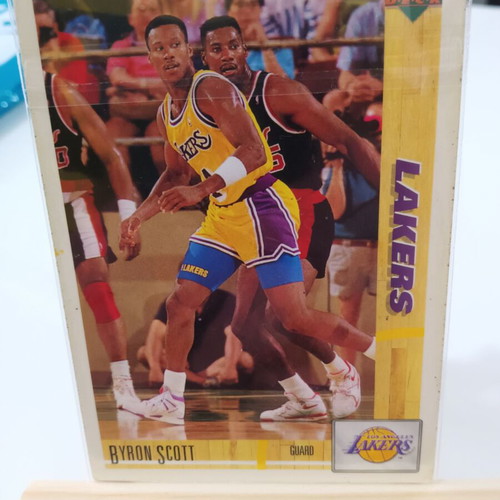 NBA Upper Deck International 1991-92 vintage card lot, 82 pcs