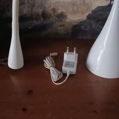 Sentio white desk lamp like new with 6 Led