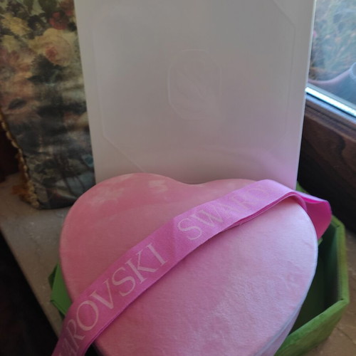 Swarovski heart-shaped pink velvet jewelry box