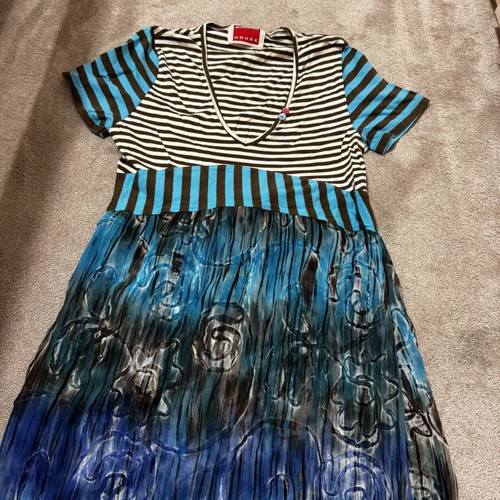 Sweater House floral striped t-shirt like new, size M, brown and turquoise