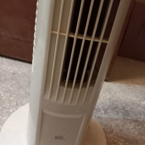 Towe fan tower used, with speed settings and oscillation
