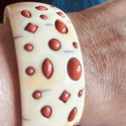 Vintage women's bakelite bracelet like new, beige and orange