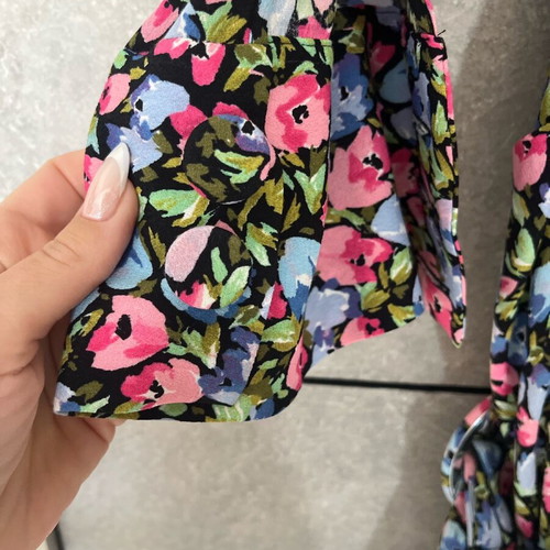 Zara floral dress size S like new, long with V neckline and belt
