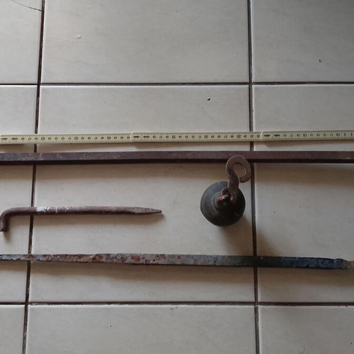 Wrought iron braces and balance used, set of 4 antique items 1750-1850
