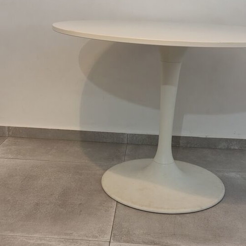Tulip Style round table Ø105 cm, minimal design
