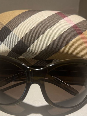 Burberry sunglasses black like new